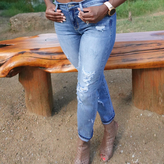 Mid Rise Destroyed Boyfriend Jean